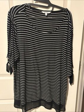 Ellen Tracy Black & White Striped Short Sleeve Tee